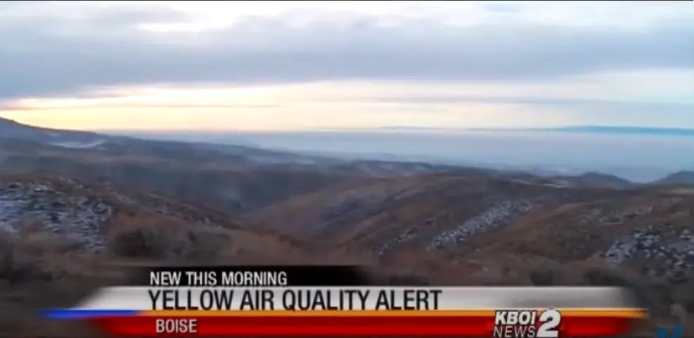 A news on TV showing worst situation of air quality in Boise, smoke is visible in image